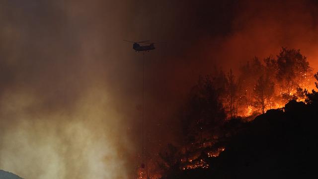 İzmir'de birçok noktada yangın çıktı! Gözaltı ve tutuklama var
