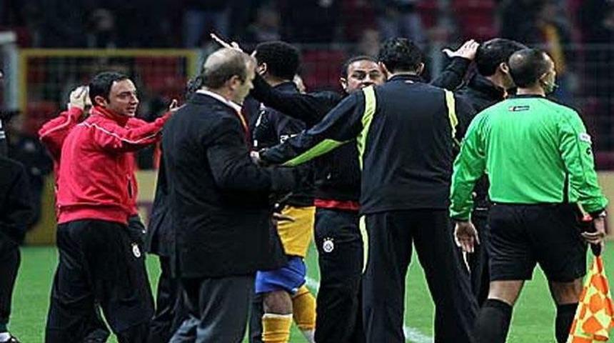 Hasan Şaş jest ve mimiklerinden dolayı ceza!