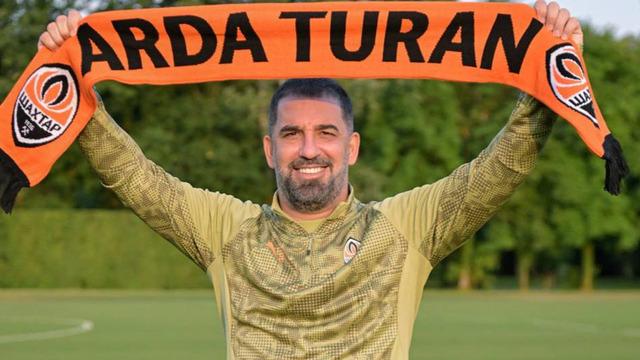 Arda Turan, Fenerbahçe'nin iki yıldızını transfer ediyor! Tek telefonla ikna etti