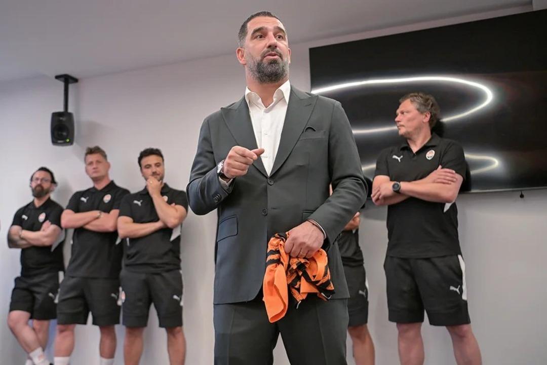 Arda Turan, Fenerbahçe nin iki yıldızını transfer ediyor! Tek telefonla ikna etti 2