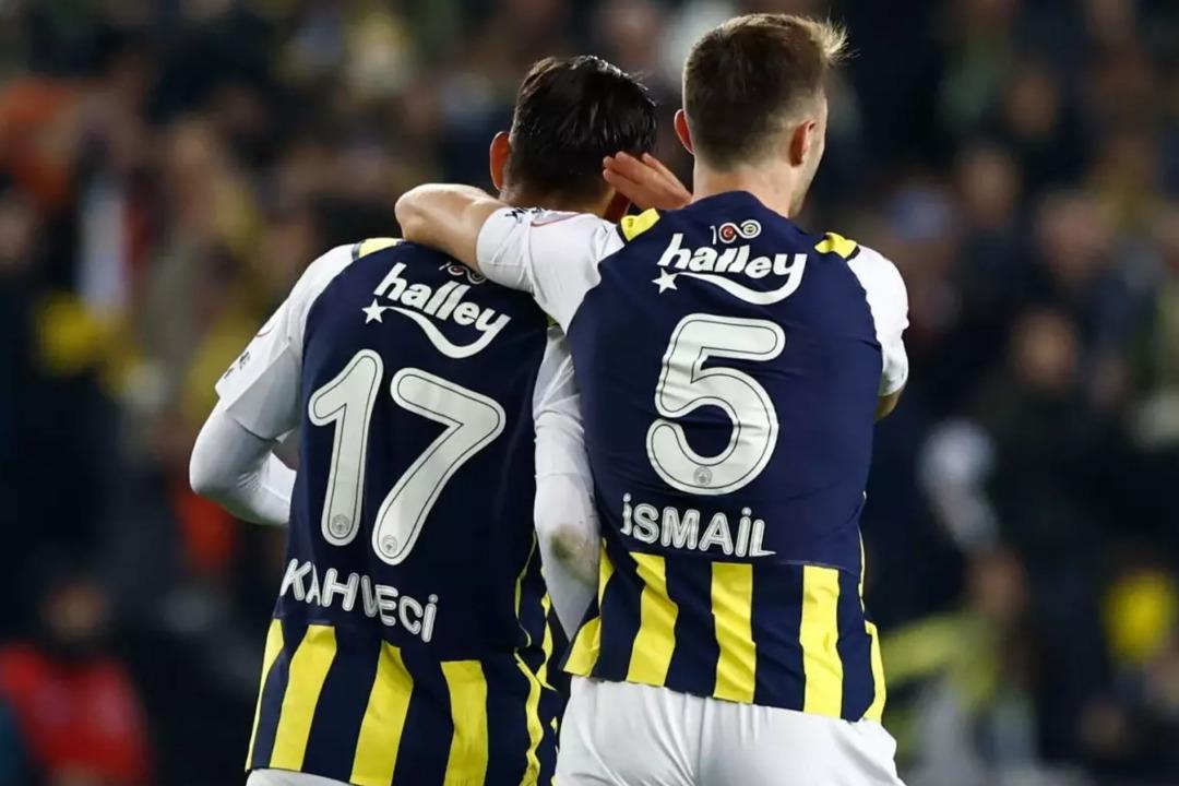 Arda Turan, Fenerbahçe nin iki yıldızını transfer ediyor! Tek telefonla ikna etti 1