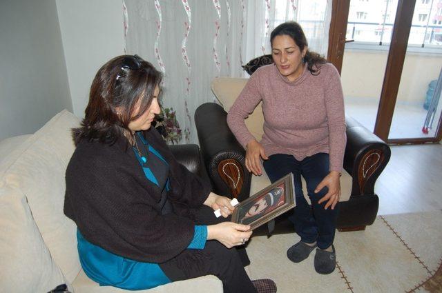 Sema &Uuml;nl&uuml;, Şehit ailesini ziyaret etti 2