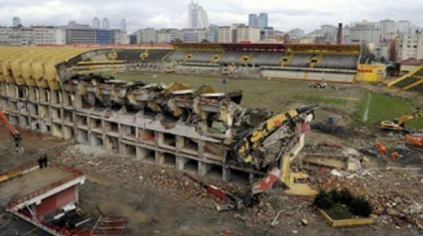 Sami Yen'in yıkımı esnafı da &uuml;zd&uuml;!