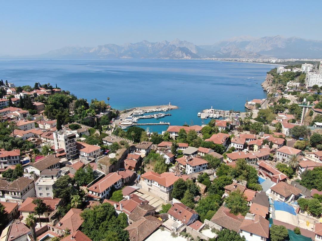 Nüfus gündüz 82, gece 10 bin! Birkaç saat arayla bambaşka manzara 2