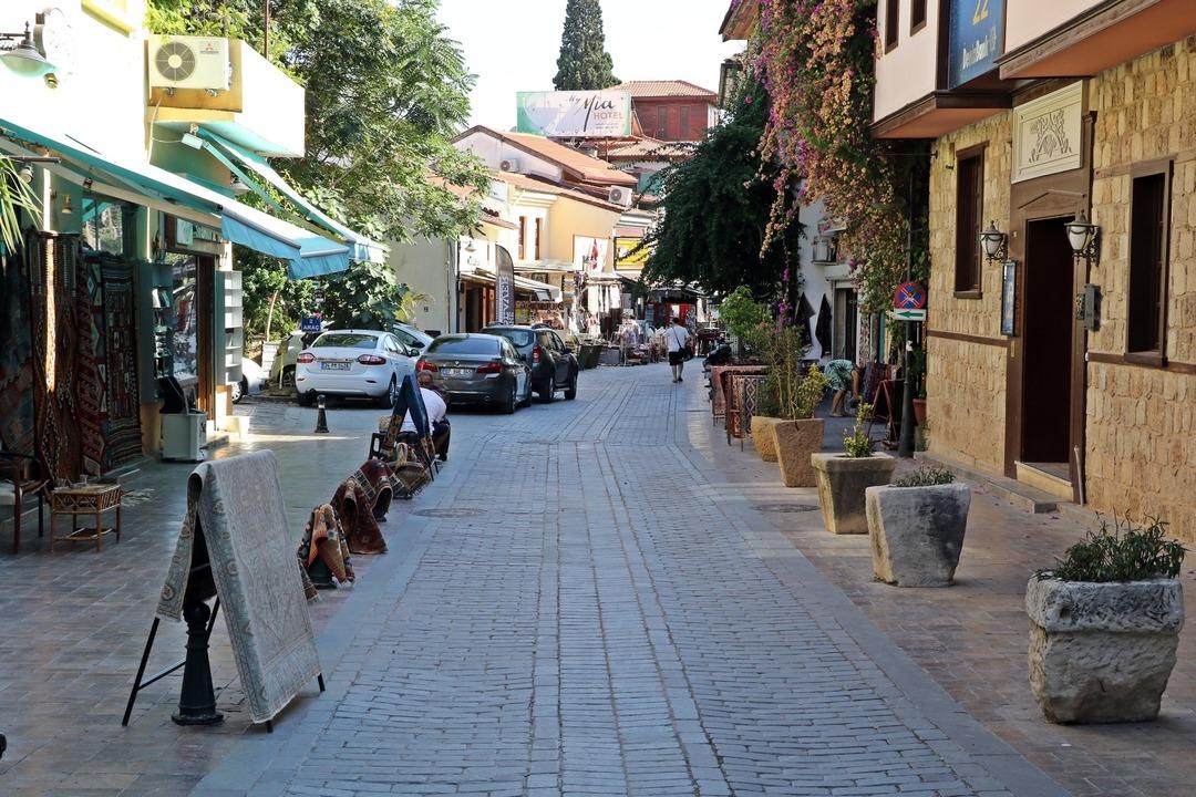 Nüfus gündüz 82, gece 10 bin! Birkaç saat arayla bambaşka manzara 3