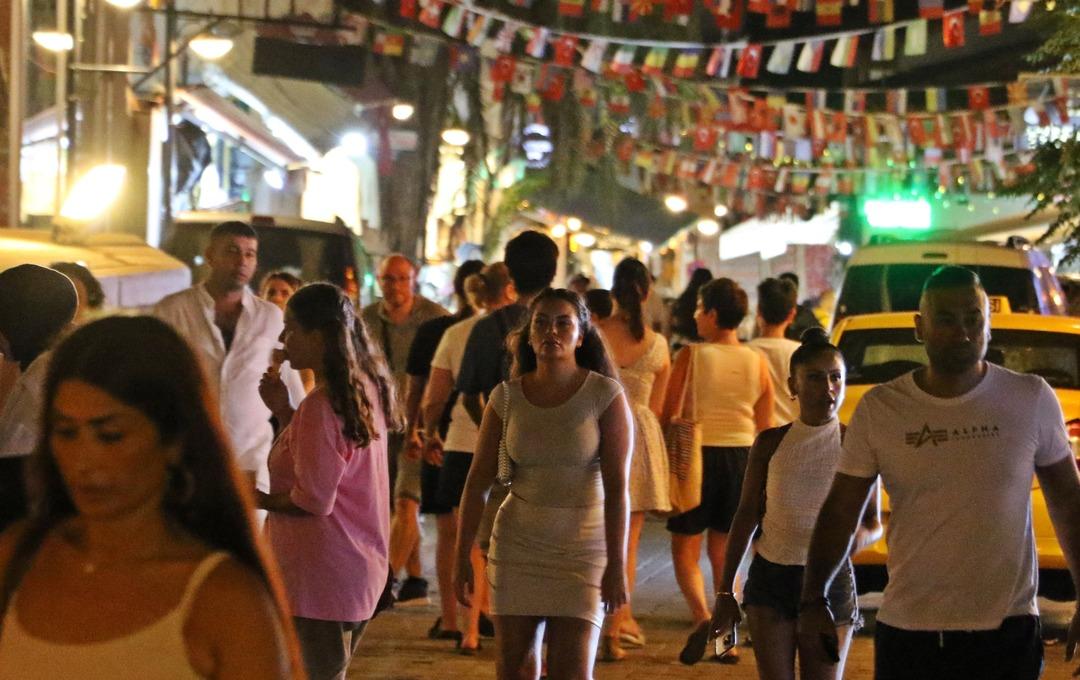 Nüfus gündüz 82, gece 10 bin! Birkaç saat arayla bambaşka manzara 5