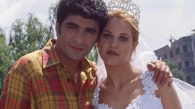 Emine Ün Bodrum'da tatilde! Fit haline bir bakan bir daha baktı