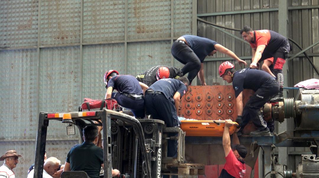 1200xauto Antalya'da fabrika faciası: Kırım makinesine düşen işçinin bacakları koptu!
