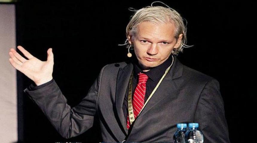 Julian Assange G.Saraylı &ccedil;ıktı!