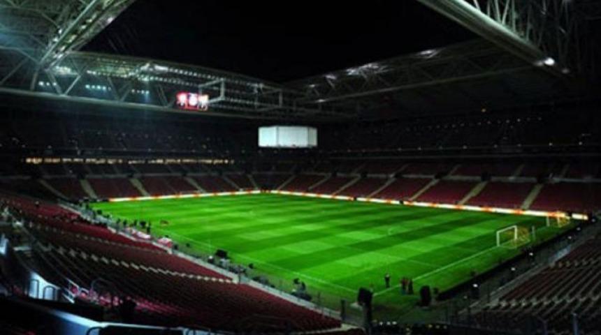 Aslan, TT Arena'da &ccedil;arpıldı!
