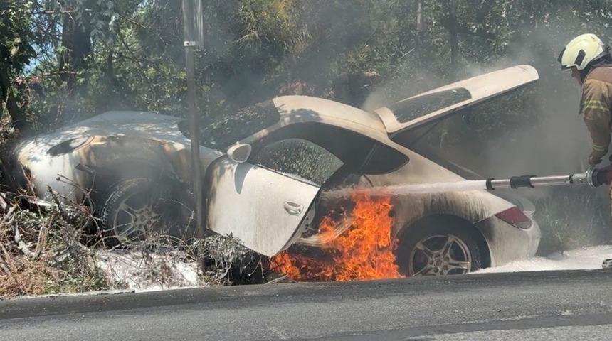 Sarıyer'de feci kaza: 10 milyon liralık Porsche alev aldı! Sürücü son anda kurtuldu