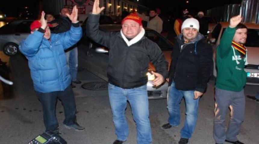 Taraftar Florya'yı bastı!