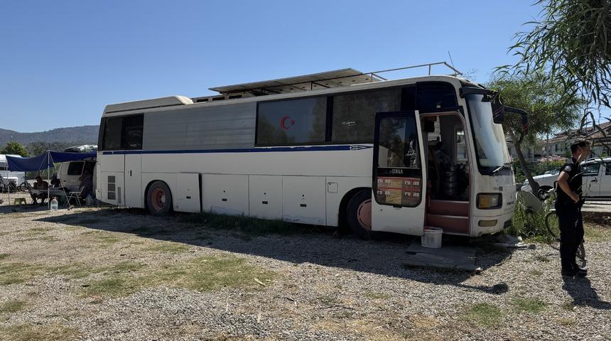 Yaşadığı otobüste ölü bulundu