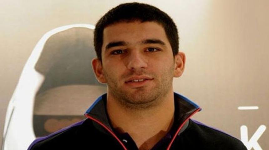 Arda Turan'a k&uuml;f&uuml;r!