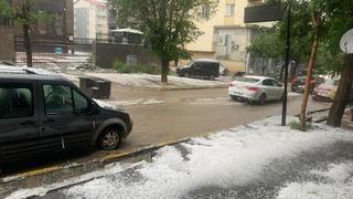 Kağızman'ı dolu vurdu, tarım arazileri zarar gördü