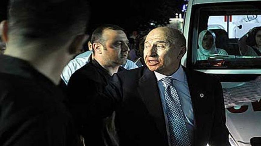 Nihat &Ouml;zdemir istifa etti!