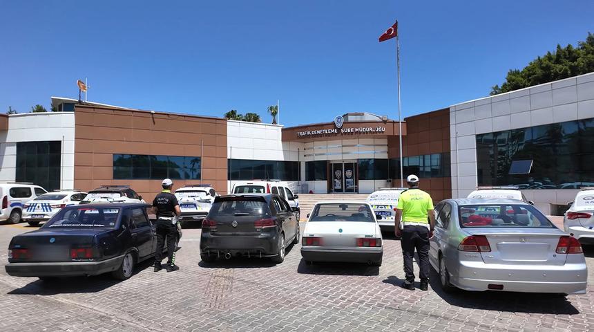 Yer: Mersin! Trafiği kapatıp drift atan sürücülere 52 bin TL ceza