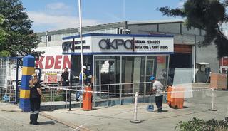 Kontrolden çıkan tır, güvenlik kulübesine çarptı: 1 yaralı