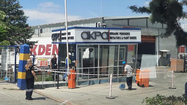 Kontrolden çıkan tır, güvenlik kulübesine çarptı: 1 yaralı