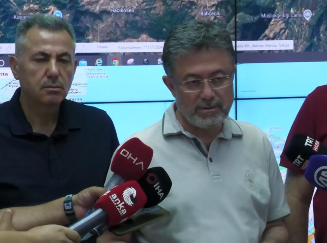 İzmir, Hatay ve Manisa da orman yangını... Ekipler yoğun mücadele veriyor! Bakan Yumaklı dan yeni açıklama: "7 yangın devam ediyor" 1