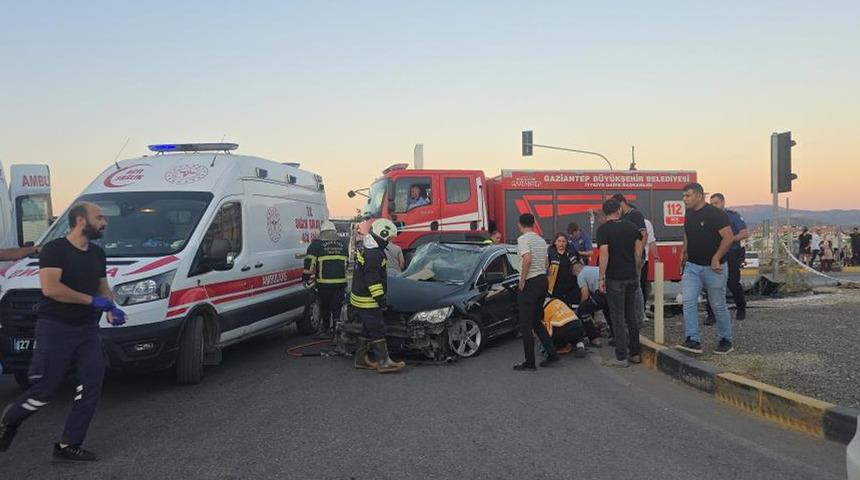Gaziantep'te feci kaza! Nişanlı çift yaralandı