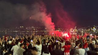 Samsunspor taraftarından 60’ıncı yıl kutlamalarında meşaleli şov