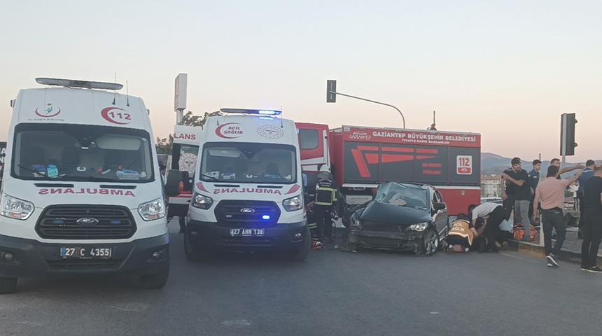 Gaziantep’te TIR ile otomobil çarpıştı: 2 yaralı