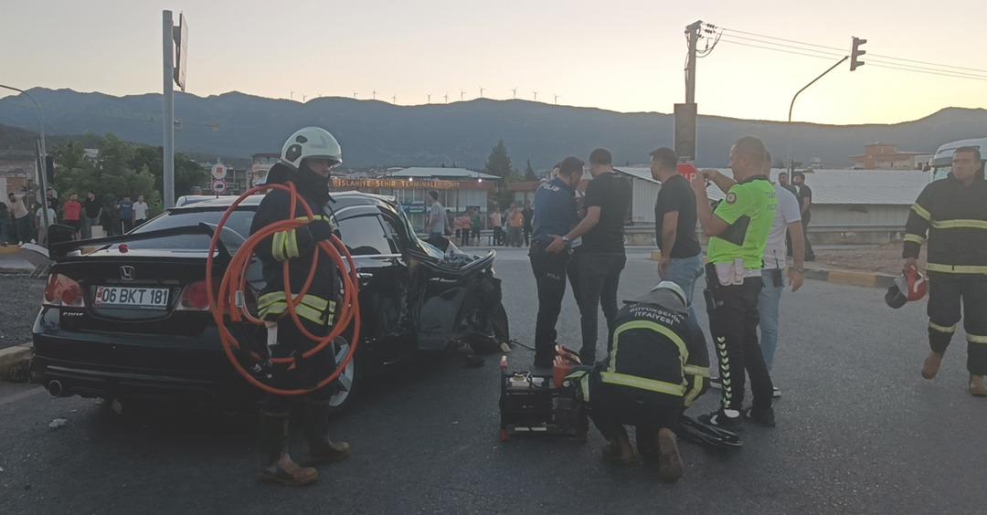 Gaziantep’te TIR ile otomobil çarpıştı: 2 yaralı 1