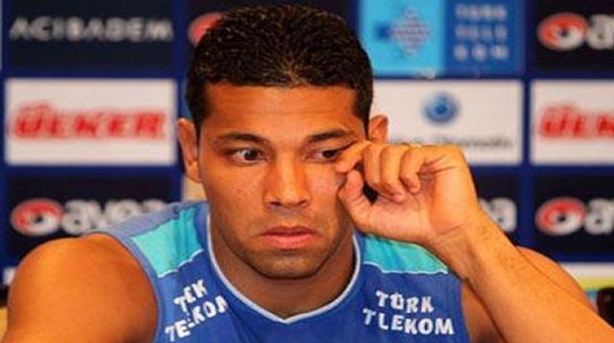 Andre Santos'tan buruk veda!