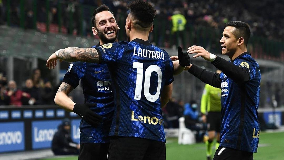İsmi Galatasaray ile anılıyordu! Inter de Hakan Çalhanoğlu krizi... Başkandan açıklama geldi, takım kaptanı kapıyı gösterdi 3