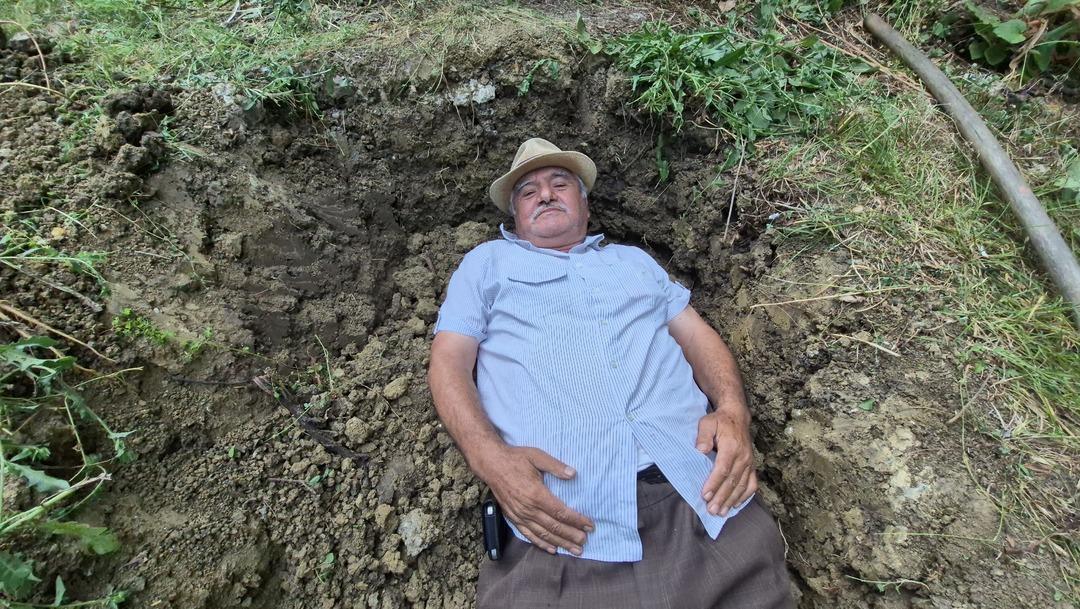 Kendi mezarını kazıp ölmeden mezara girdi! Sebebi şaşkına çevirdi 2
