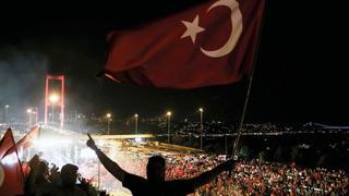 15 Temmuz Demokrasi ve Milli Birlik Günü resmi tatil mi? 15 Temmuz tatil mi? 15 Temmuz'da açık ve kapalı olan yerler...