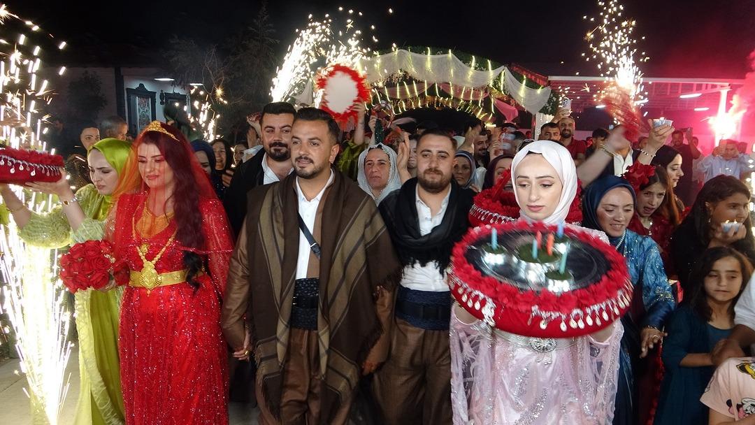 En görkemli aşiret düğünü! Takı 5 saat sürdü, 14 kişi anca sayabildi... Ortaya çıkan rakam ağızları açık bıraktı 1