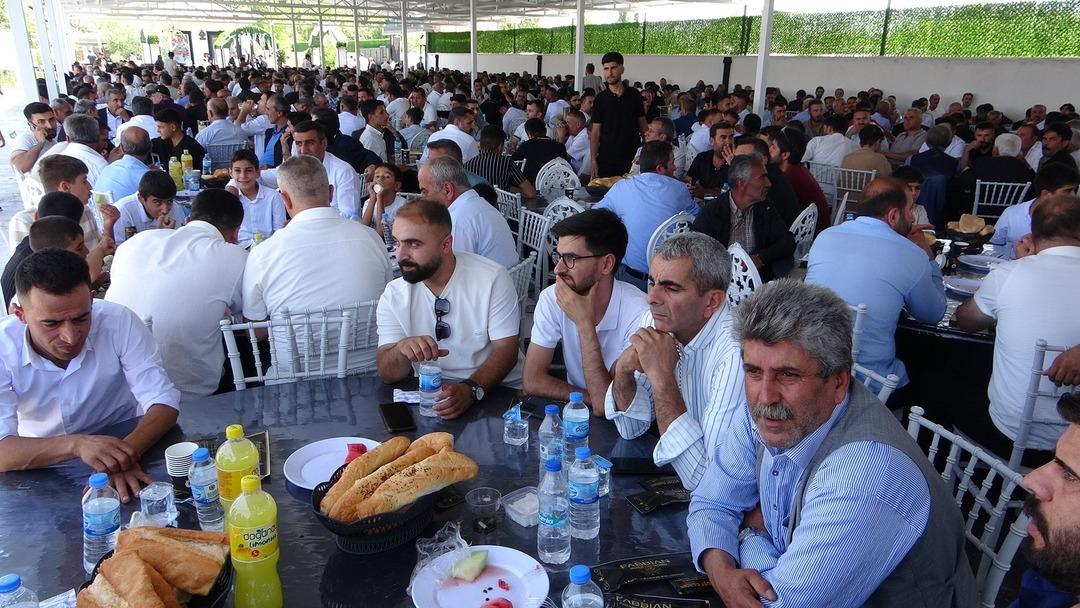 En görkemli aşiret düğünü! Takı 5 saat sürdü, 14 kişi anca sayabildi... Ortaya çıkan rakam ağızları açık bıraktı 3