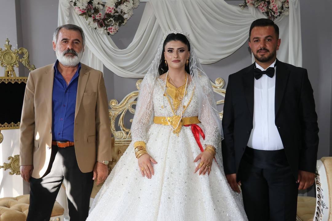 En görkemli aşiret düğünü! Takı 5 saat sürdü, 14 kişi anca sayabildi... Ortaya çıkan rakam ağızları açık bıraktı 4