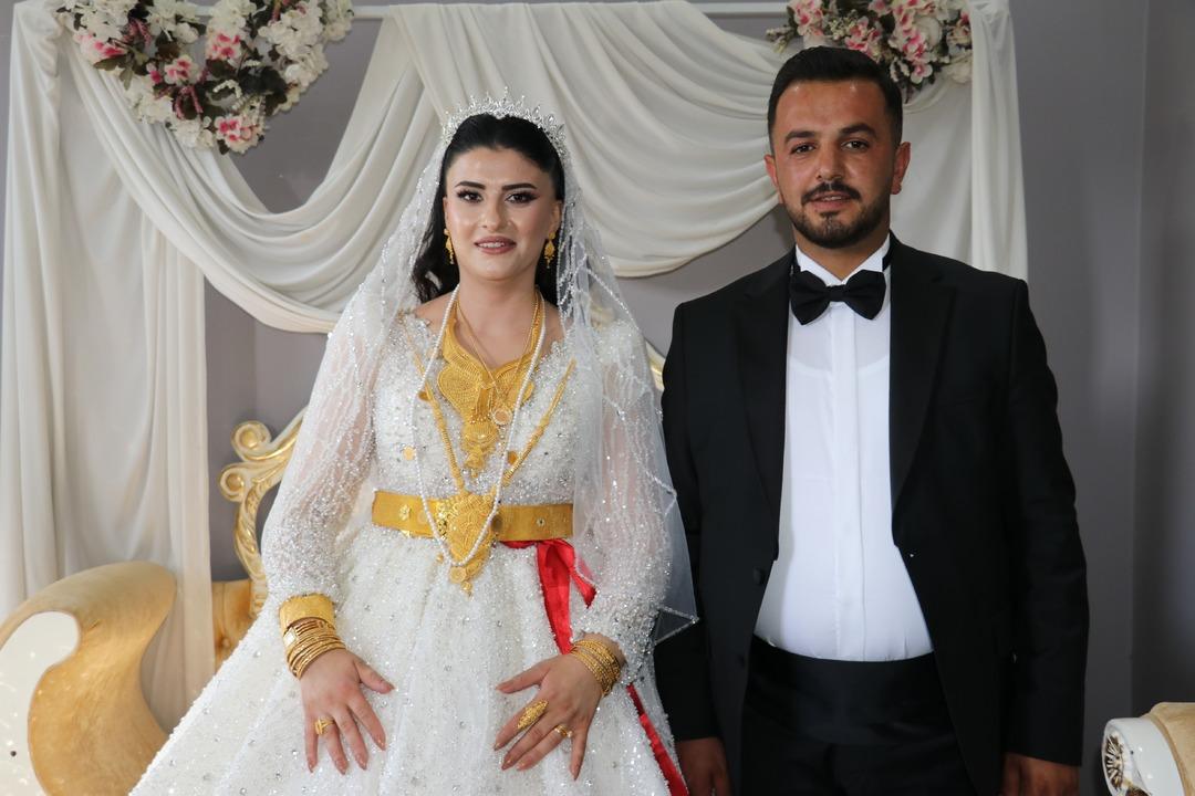 En görkemli aşiret düğünü! Takı 5 saat sürdü, 14 kişi anca sayabildi... Ortaya çıkan rakam ağızları açık bıraktı 5