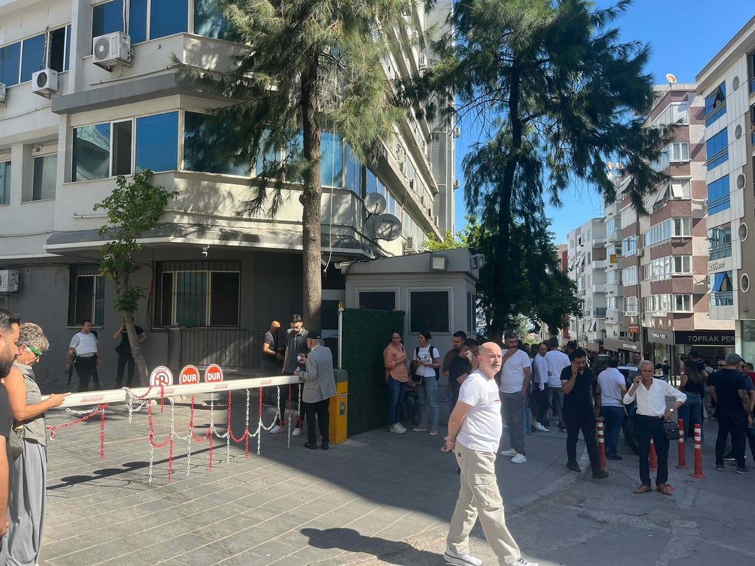 İzmir Büyükşehir Belediyesi ne yolsuzluk operasyonunda Tunç Soyer de dahil 109 şüpheli gözaltında! Dosyada beş ayrı suçlama var 5