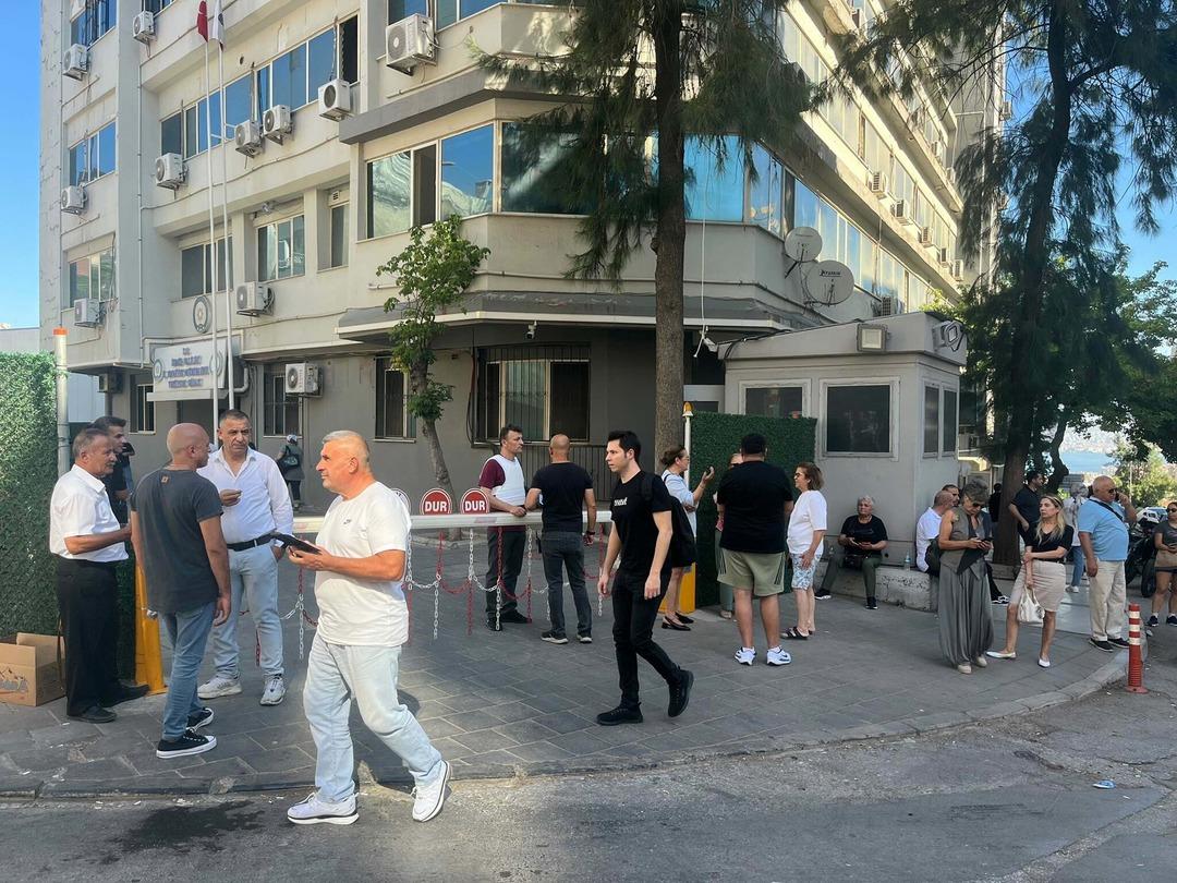 İzmir Büyükşehir Belediyesi ne yolsuzluk operasyonunda Tunç Soyer de dahil 109 şüpheli gözaltında! Dosyada beş ayrı suçlama var 3