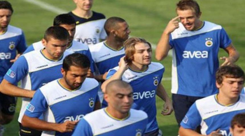 F.Bah&ccedil;eli futbolcu soyuldu!