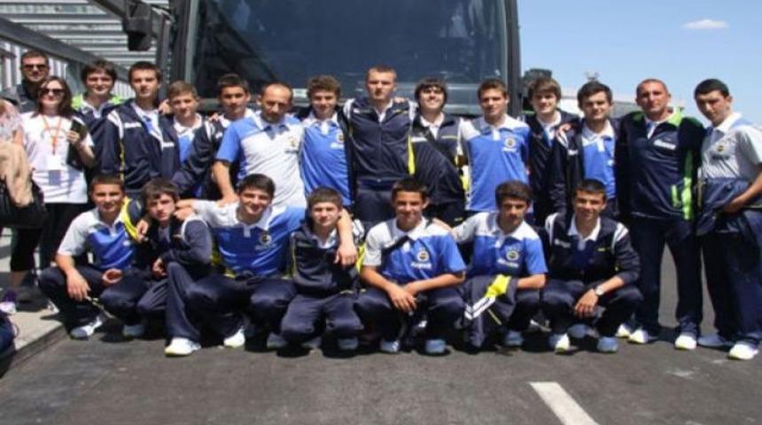 Gen&ccedil; Fenerliler PSV'yi devirdi!