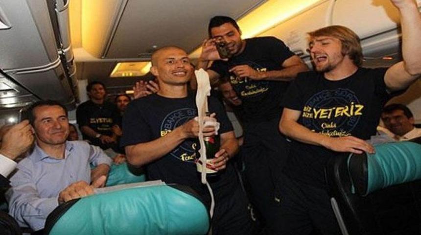 10 bin metrede şampanyalı kutlama!