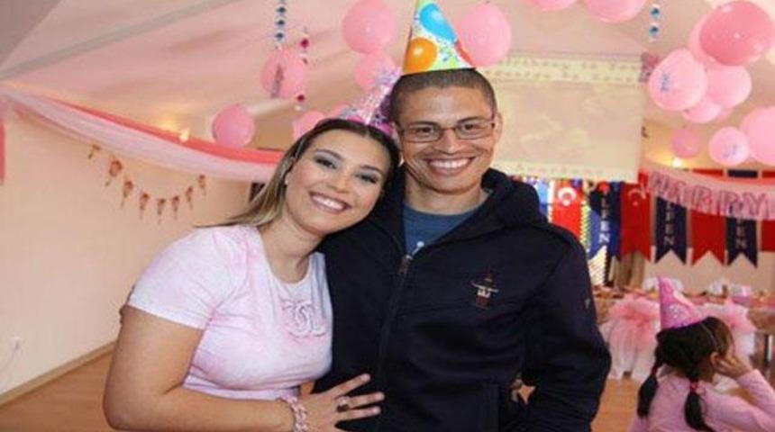 Alex'in eşi bombayı patlattı!