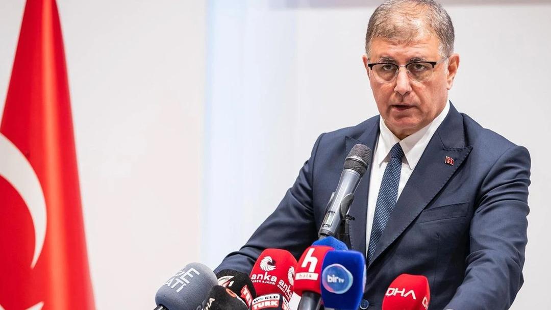 İzmir Büyükşehir Belediyesi ne yapılan operasyonda  CHP liler CHP lileri şikayet etti  iddiası gündem olmuştu! Cemil Tugay dan yalanlama geldi: "Hiçbir suç duyurusunda bulunmadık" 2