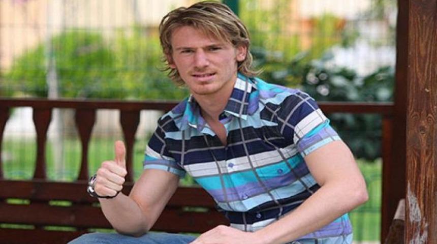 '&Uuml;&ccedil; b&uuml;y&uuml;kler' onun peşinde!