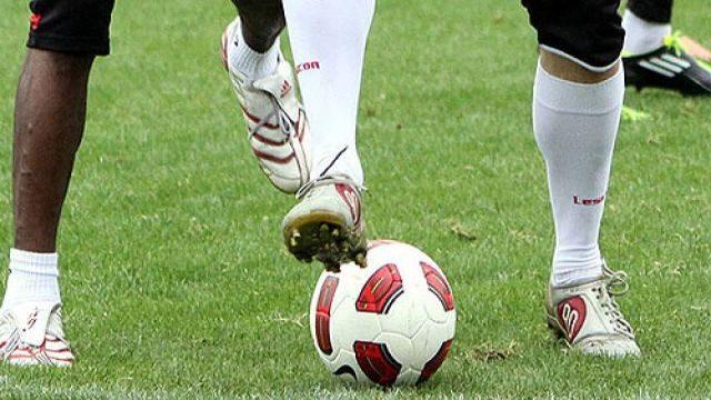 Eski Bursasporlu futbolcu komada!