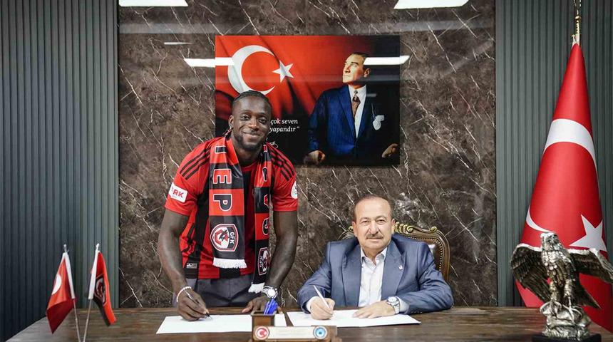Gaziantep FK, Surinamlı savunma oyuncusu Myenty Abena'yı kadrosuna kattı... Kulüpten resmi açıklama geldi!