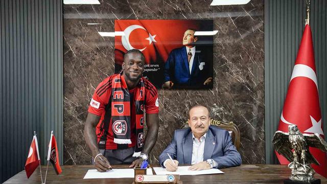 Gaziantep FK, Surinamlı savunma oyuncusu Myenty Abena'yı kadrosuna kattı... Kulüpten resmi açıklama geldi!