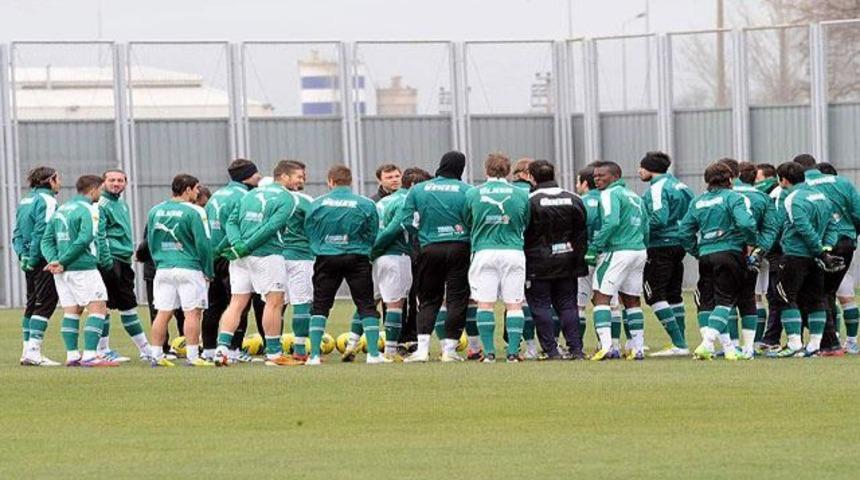 Timsah ilk 4'e inanıyor!