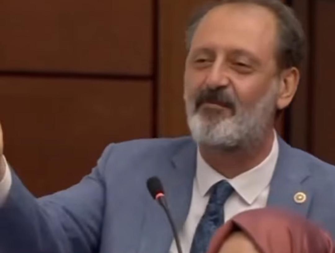 1200xauto TBMM’de dikkat çeken protesto: Tüm meclisi davet etti! Mecliste salavat getirdi...