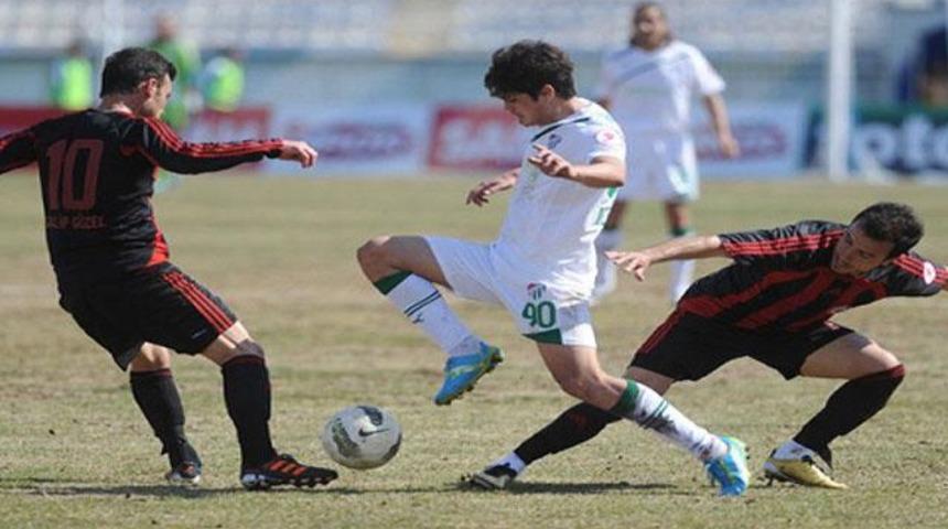 Timsah uzatmada turladı!